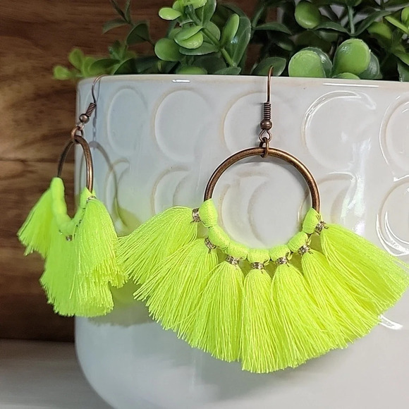 🔥LAST PAIR🔥 ELECTRIC LEMON BOHO TASSEL DROP EARRINGS - Picture 1 of 7